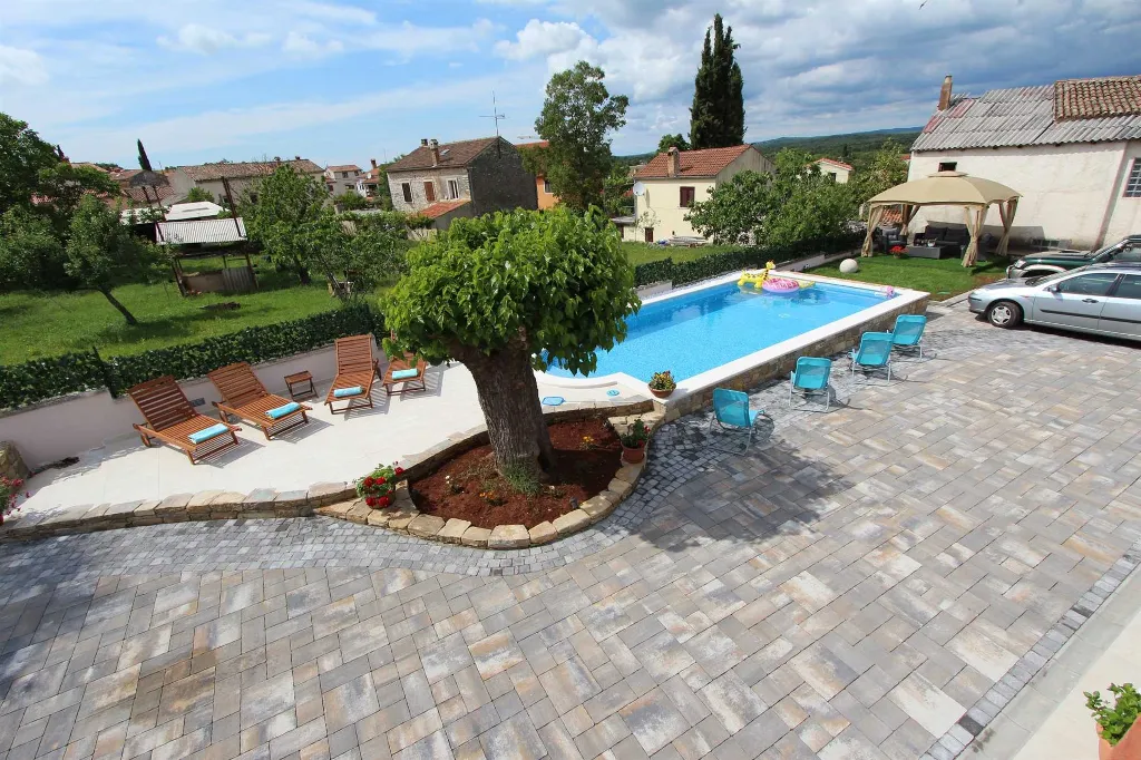 Studio with Terrace and Pool Access in Rovinjsko Selo