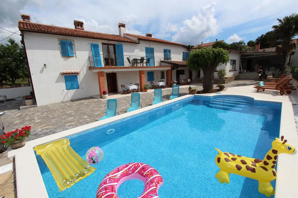 Studio with Terrace and Pool Access in Rovinjsko Selo