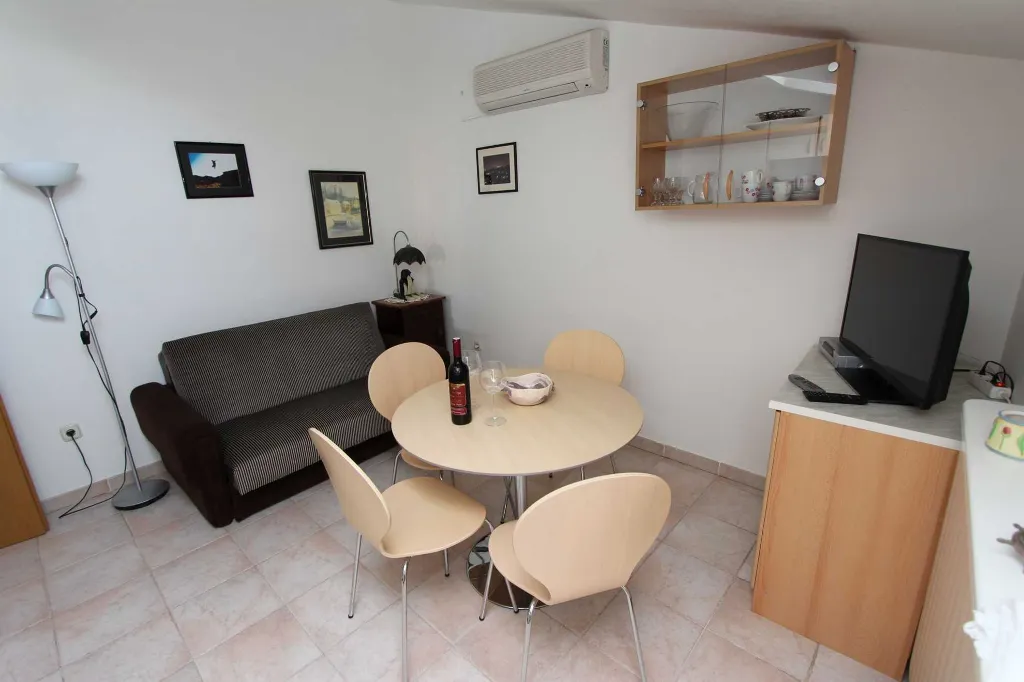 One-Bedroom Apartment with Balcony in Rovinj
