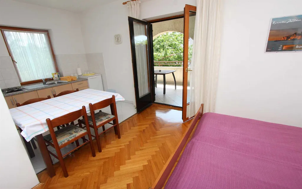 One-Bedroom Apartment for 2 in Rovinj with Parking