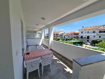Two-Bedroom Apartment for 4 in Rovinj with Parking