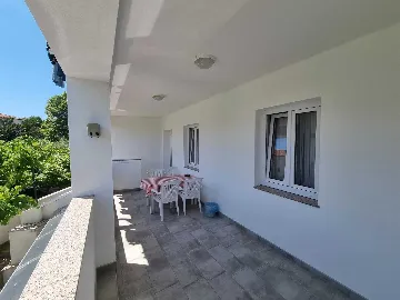 Two-Bedroom Apartment for 4 in Rovinj with Parking