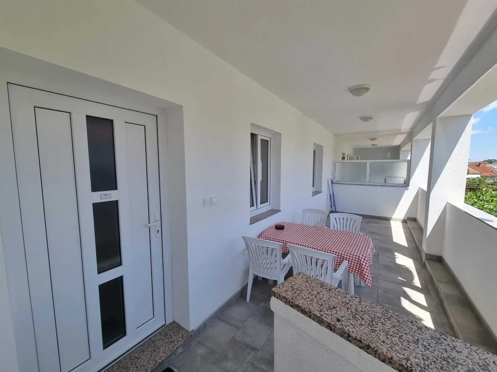 Two-Bedroom Apartment for 4 in Rovinj with Parking