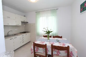 Two-Bedroom Apartment for 4 in Rovinj with Parking