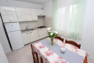 Two-Bedroom Apartment for 4 in Rovinj with Parking