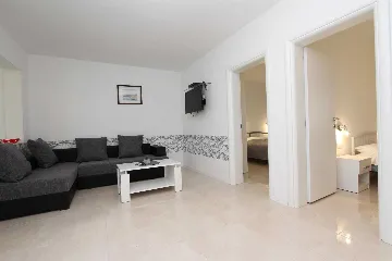 Two-Bedroom Apartment for 4 in Rovinj with Parking