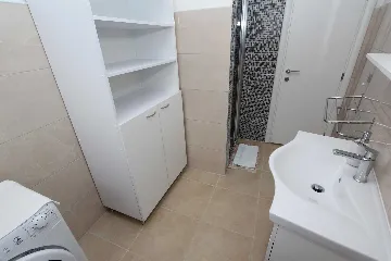 Two-Bedroom Apartment for 4 in Rovinj with Parking