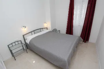 Two-Bedroom Apartment for 4 in Rovinj with Parking