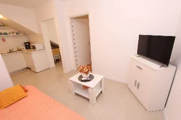 Two-Bedroom Apartment in Rovinj with Parking