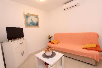 Two-Bedroom Apartment in Rovinj with Parking