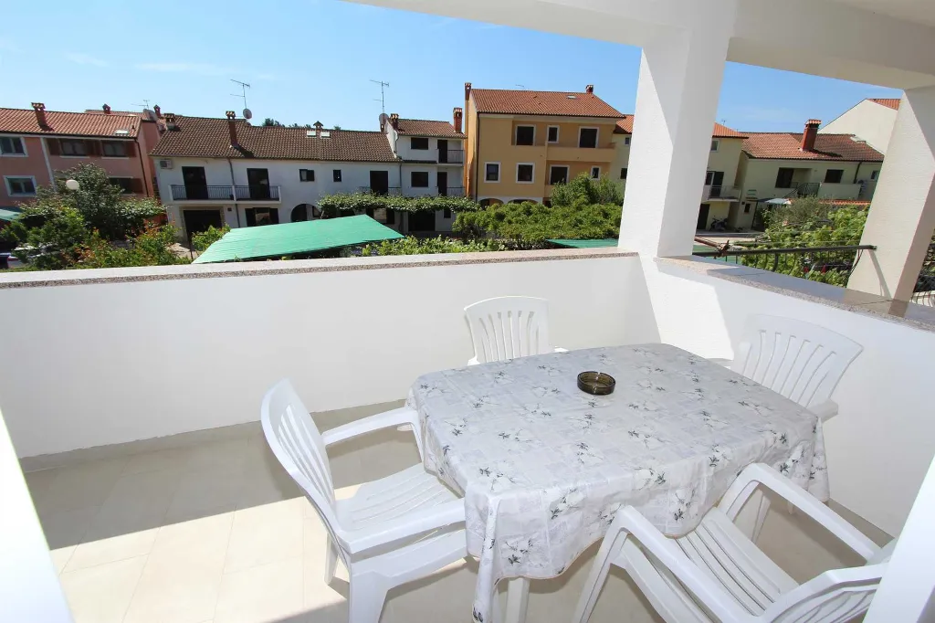Two-Bedroom Apartment in Rovinj with Parking