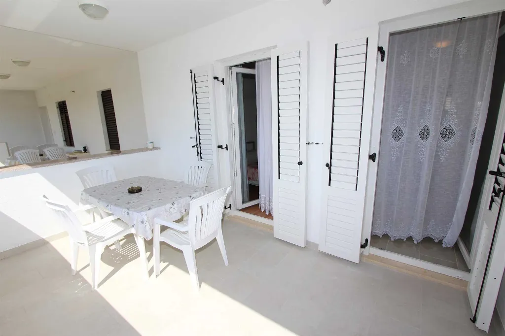 Two-Bedroom Apartment in Rovinj with Parking