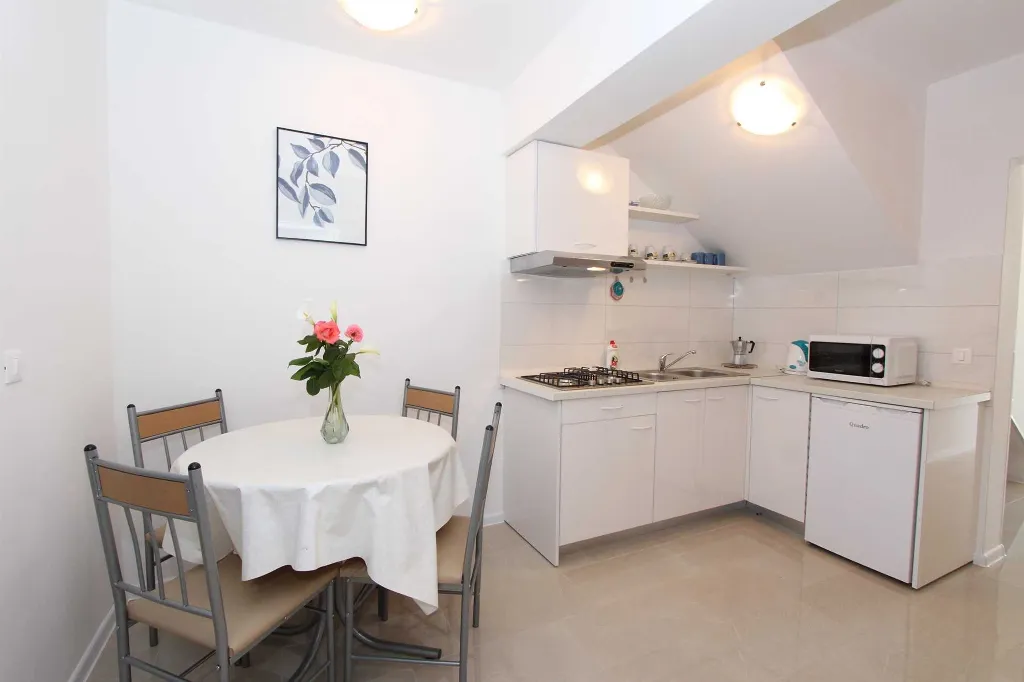 Two-Bedroom Apartment in Rovinj with Parking