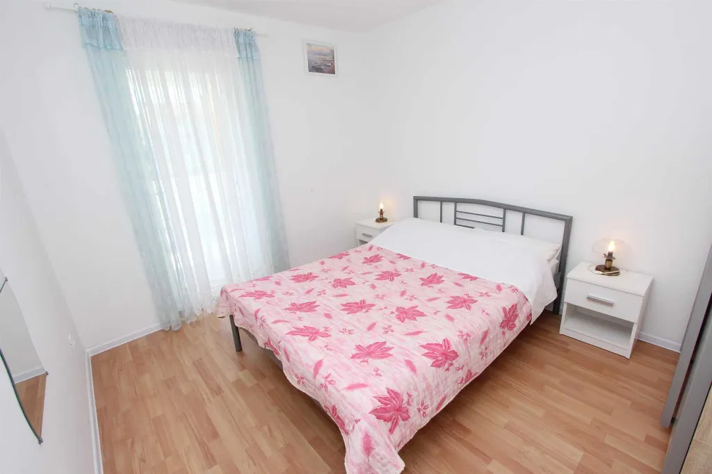 Two-Bedroom Apartment in Rovinj with Parking