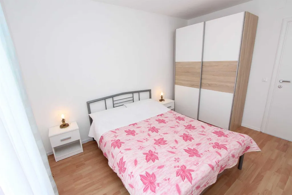 Two-Bedroom Apartment in Rovinj with Parking
