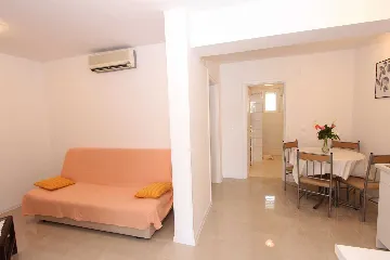 Two-Bedroom Apartment in Rovinj with Parking