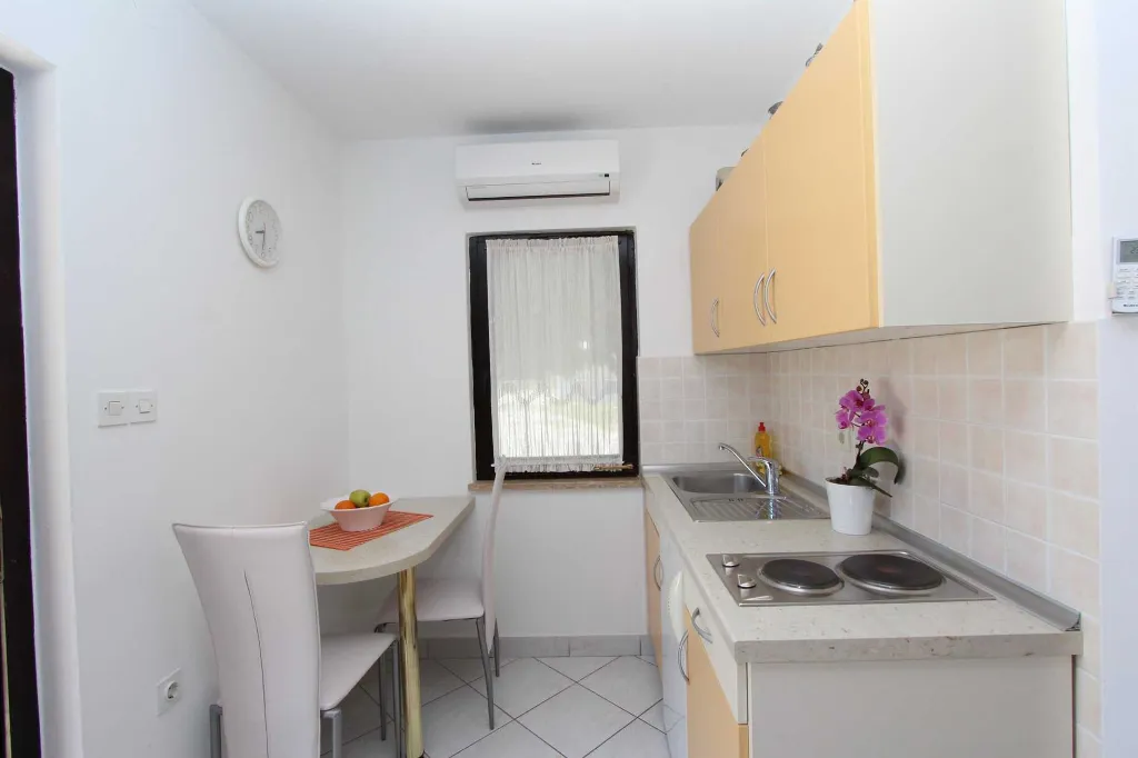 One-Bedroom Apartment for 2 in Rovinj with Terrace