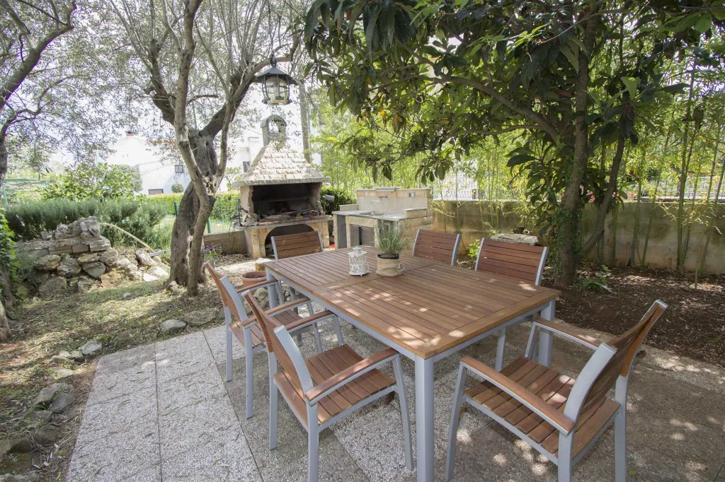 One-Bedroom Apartment in Rovinj for Up to 4 Guests