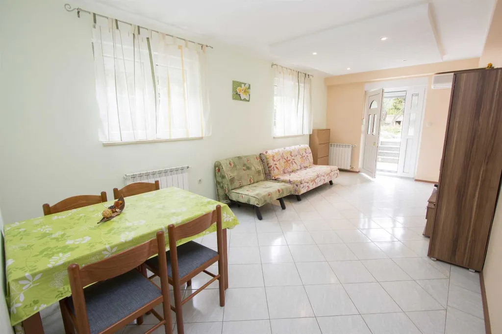 One-Bedroom Apartment in Rovinj for Up to 4 Guests