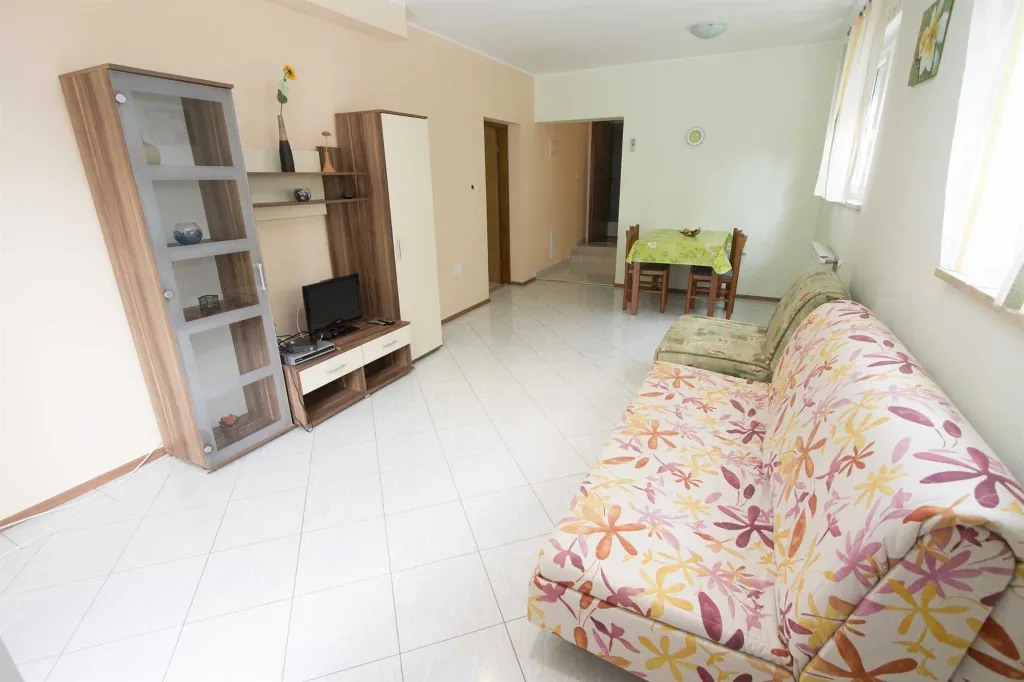 One-Bedroom Apartment in Rovinj for Up to 4 Guests