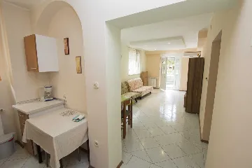 One-Bedroom Apartment in Rovinj for Up to 4 Guests