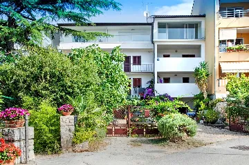 Two-Bedroom Apartment in Rovinj with Sea View