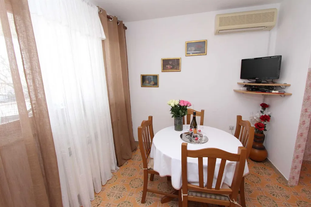 Two-Bedroom Apartment in Rovinj for 4 Guests