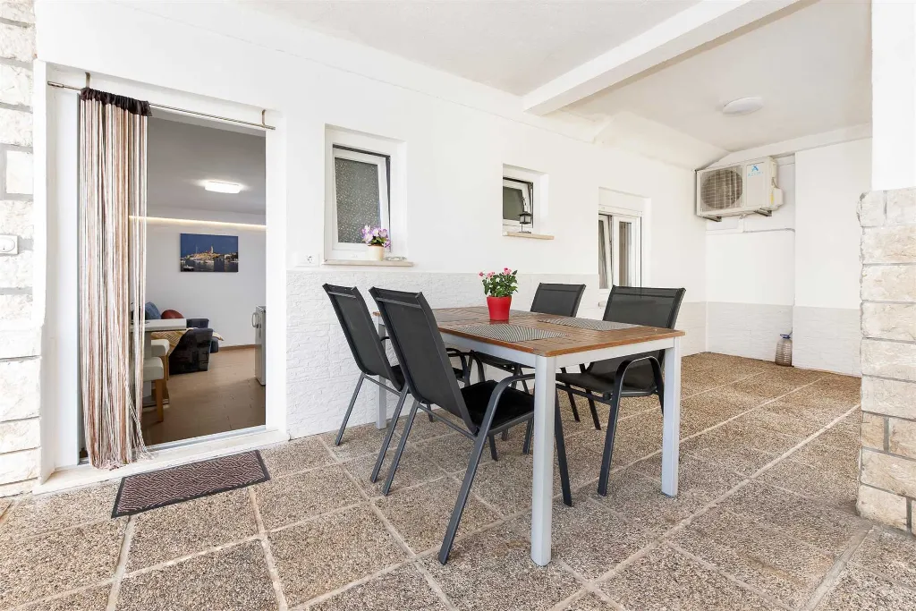 One-Bedroom Apartment with Terrace in Rovinj