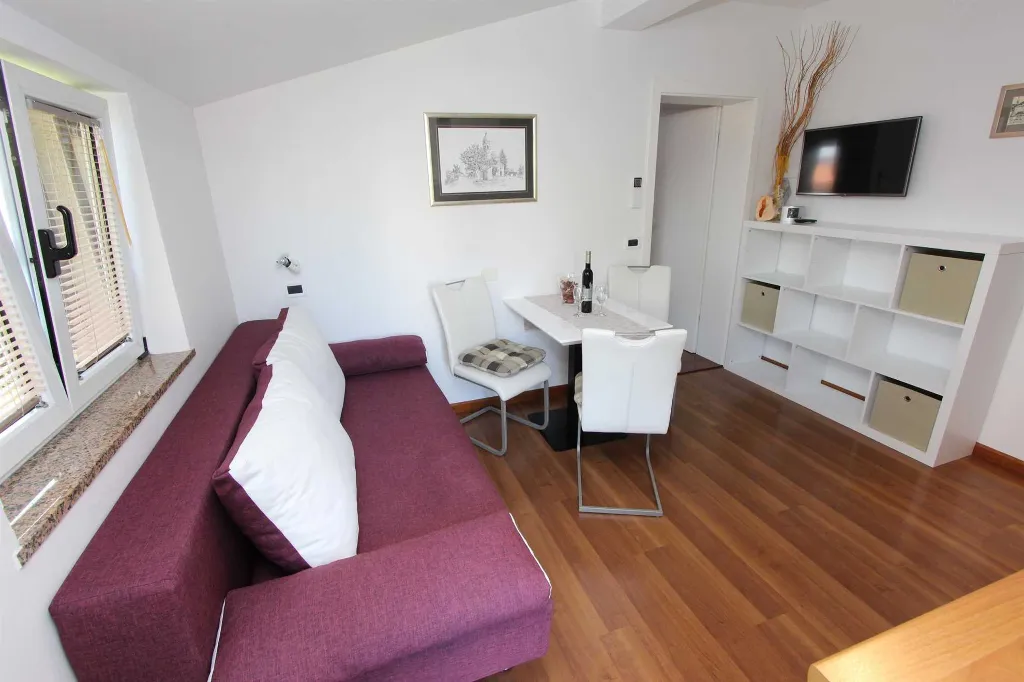 One-Bedroom Apartment with Balcony in Rovinj