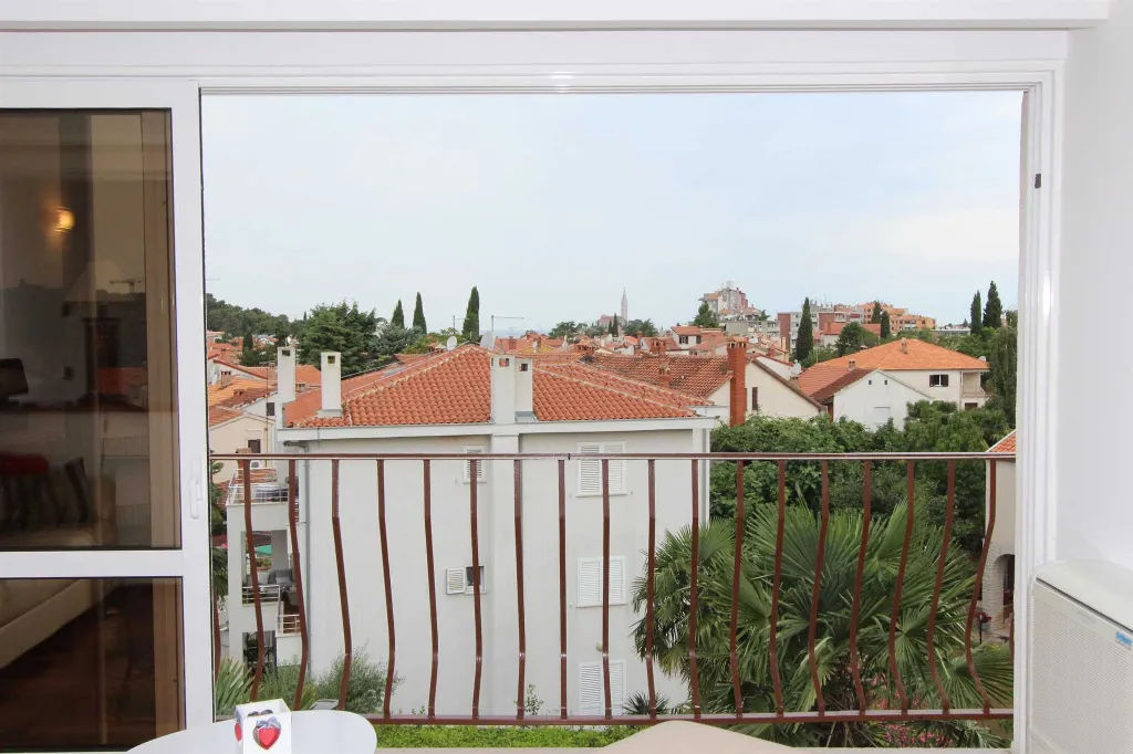 Three-Bedroom Apartment in Rovinj with Balcony