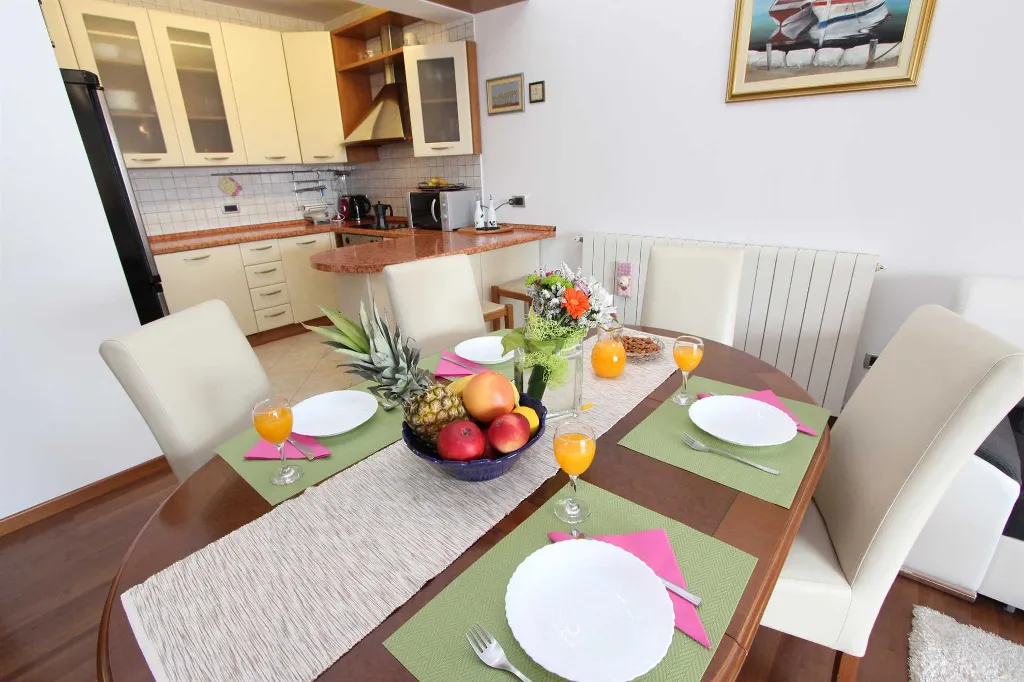 Three-Bedroom Apartment in Rovinj with Balcony