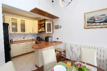 Three-Bedroom Apartment in Rovinj with Balcony
