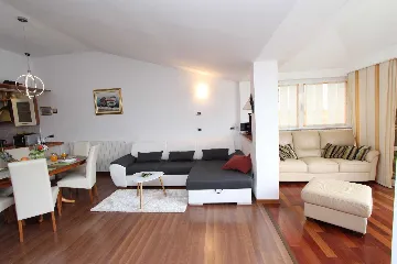 Three-Bedroom Apartment in Rovinj with Balcony