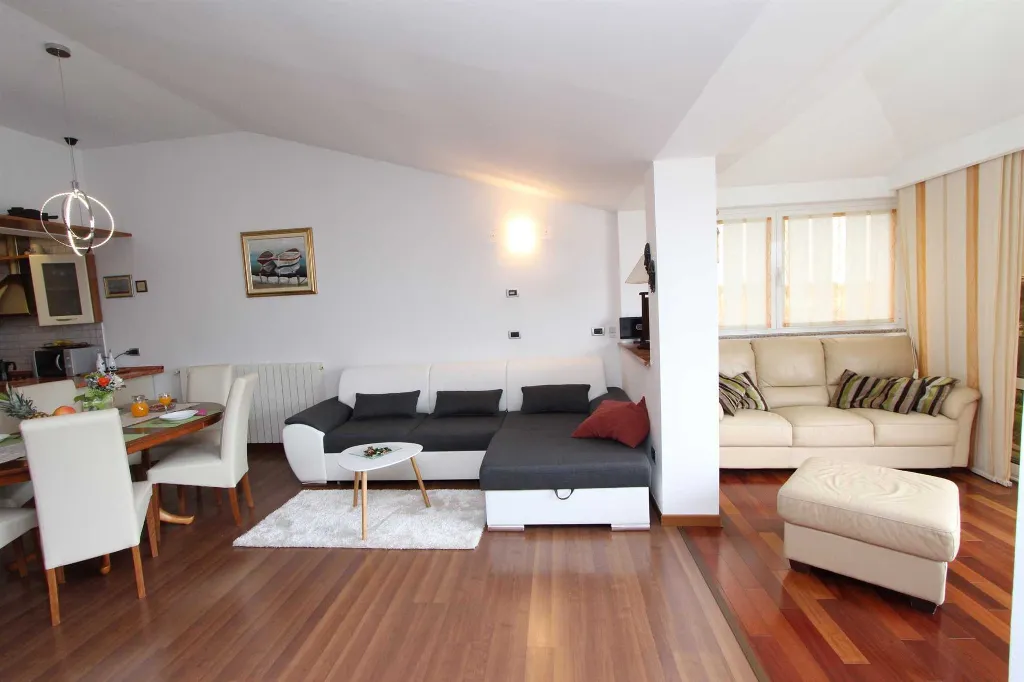 Three-Bedroom Apartment in Rovinj with Balcony