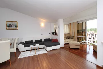 Three-Bedroom Apartment in Rovinj with Balcony