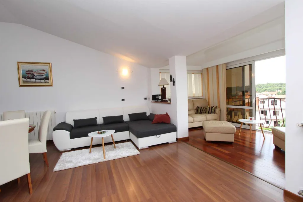 Three-Bedroom Apartment in Rovinj with Balcony