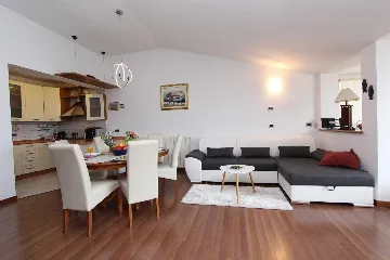 Three-Bedroom Apartment in Rovinj with Balcony