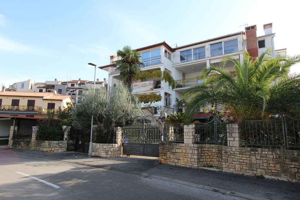 Three-Bedroom Apartment in Rovinj with Balcony
