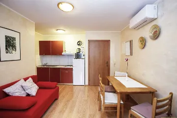 Two-Bedroom Apartment in Rovinj with Parking