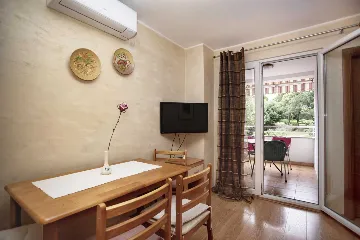 Two-Bedroom Apartment in Rovinj with Parking