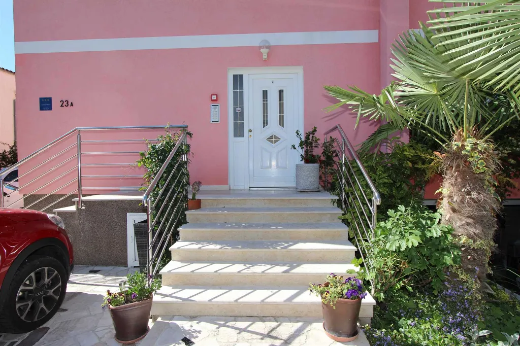 Two-Bedroom Apartment in Rovinj with Parking