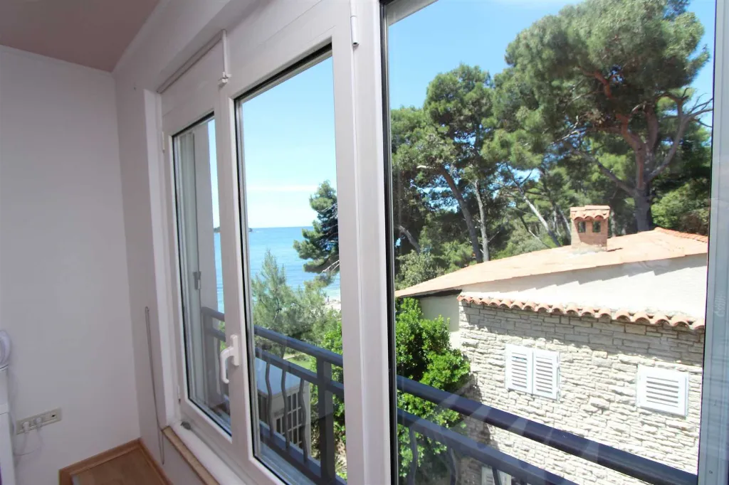 Double Room for 2 in Rovinj with Side Sea View