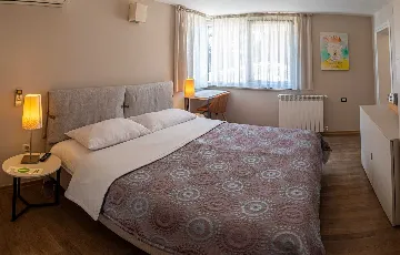 Double Room for 2 Guests in Rovinj with Side Sea View