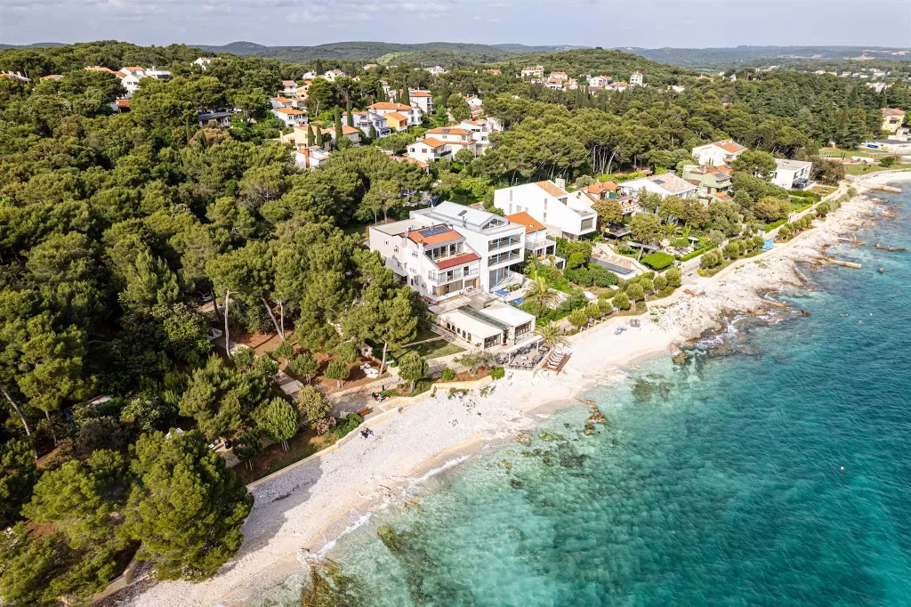 Double Room for 2 Guests in Rovinj with Side Sea View