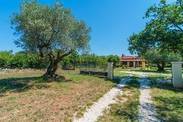 Holiday House for 6 Guests in Rovinj with Garden