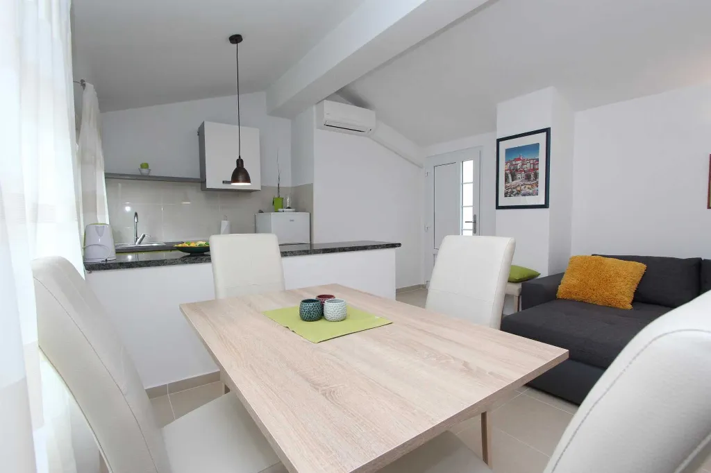 One-Bedroom Apartment in Rovinj for 2–4 Guests
