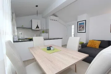 One-Bedroom Apartment in Rovinj for 2–4 Guests