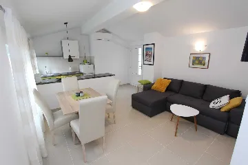 One-Bedroom Apartment in Rovinj for 2–4 Guests