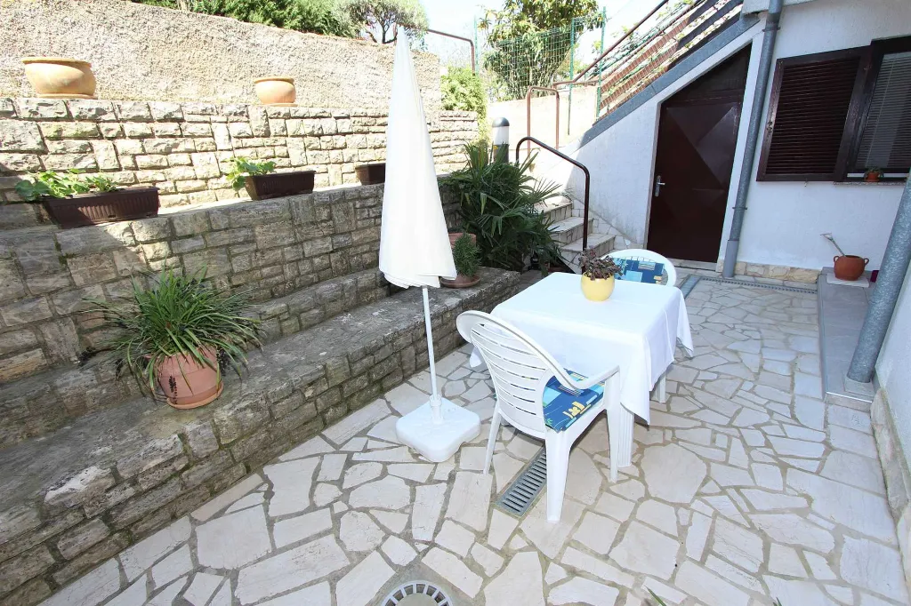 One-Bedroom Apartment in Pula with Terrace