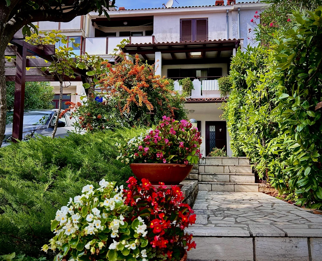 One-Bedroom Apartment in Pula with Terrace
